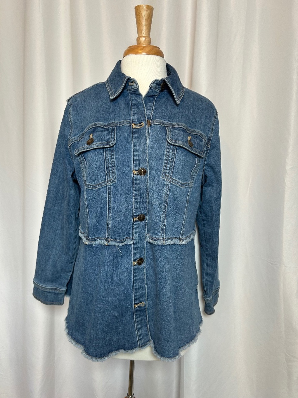 LOGO DENIM LORI GOLDSTEIN BLUE DENIM JACKET - LARGE PETITE